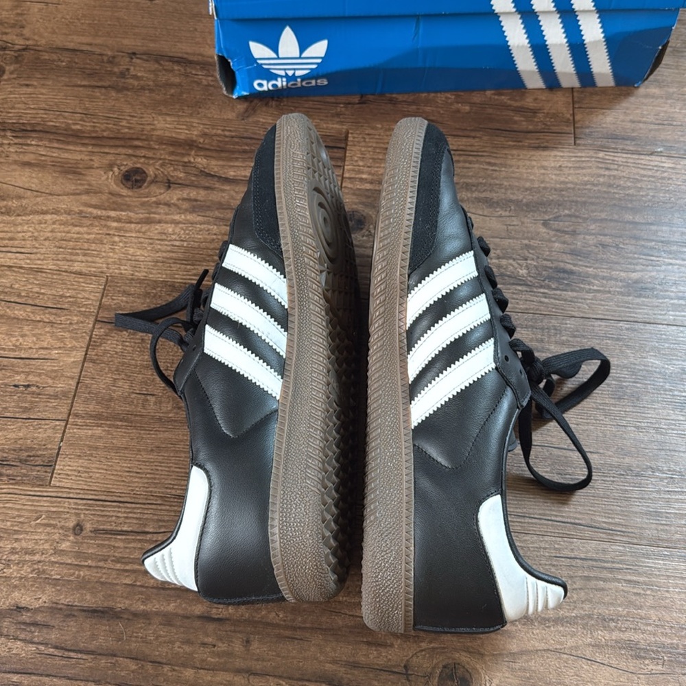 Adidas (Samba) View 4